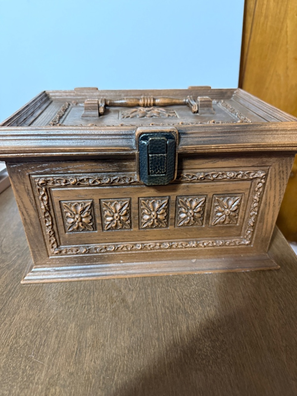 MAX KLEIN VIntage Ornate SEWING BOX SC-1280 Plastic & Metal With Tray Brown